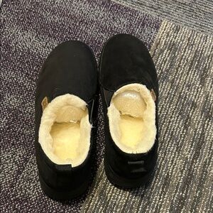 Black Fleece-Lined Slippers